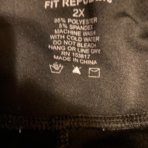 Active leggings these are black and color two pockets - Picture 6 of 6